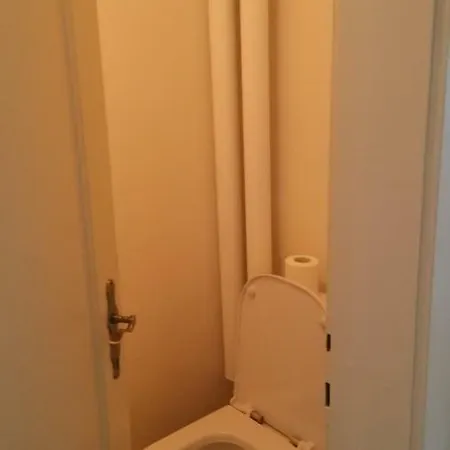 Pokoj S Internetem Pro Studijni A Pracovni Pobyt منزل للإقامة *