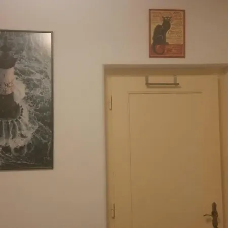 Pokoj S Internetem Pro Studijni A Pracovni Pobyt منزل للإقامة *